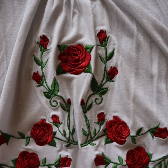 Beautifully Embroidered rose pattern oversized tank top size S/M - Picture 2 of 4